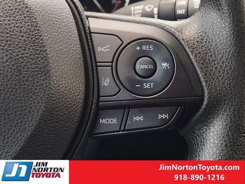 Used 2025 Toyota RAV4 XLE FWD image 29