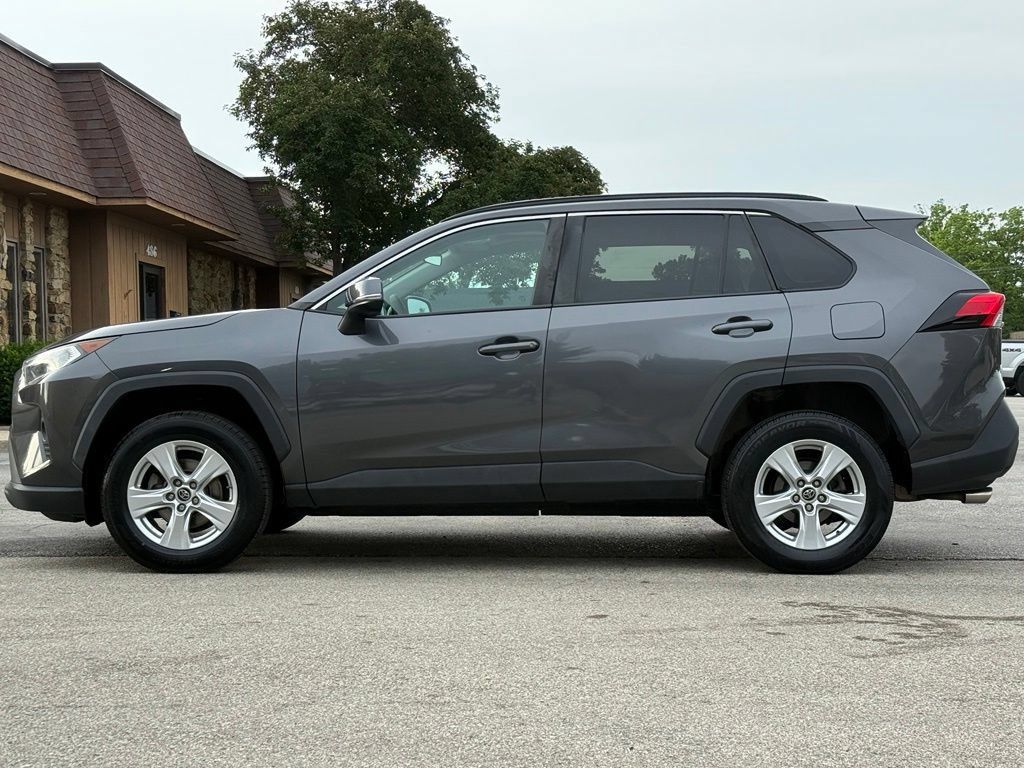 Used 2019 Toyota RAV4 XLE w/ Convenience Package AWD/4WD image 2
