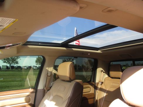 Used 2019 RAM 1500 Laramie Longhorn image 14