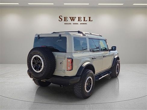 Used 2025 Ford Bronco Badlands image 4