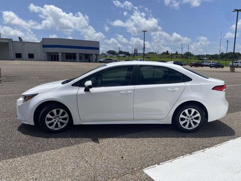 Used 2024 Toyota Corolla LE FWD image 4