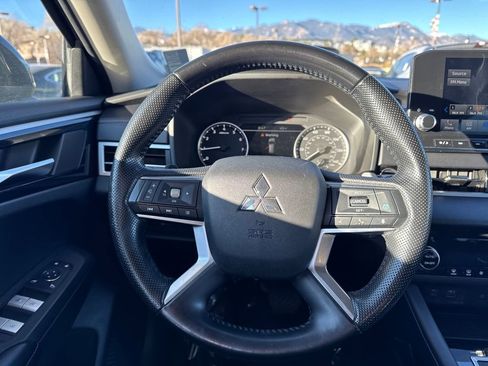 Used 2022 Mitsubishi Outlander SE image 42