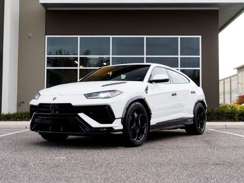 Used 2024 Lamborghini Urus Performante image 7