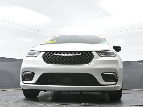 Used 2024 Chrysler Pacifica Touring-L FWD image 50