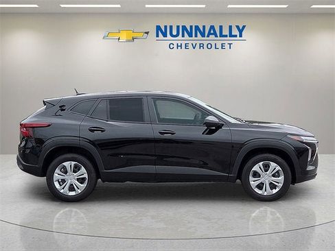 Certified 2025 Chevrolet Trax LS image 6