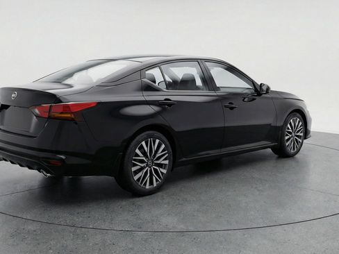 Used 2025 Nissan Altima 2.5 SV FWD image 9