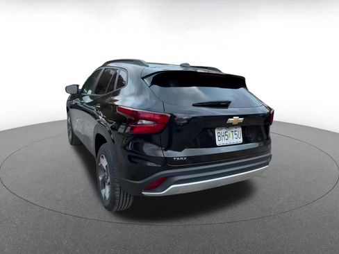 Used 2025 Chevrolet Trax LT image 11
