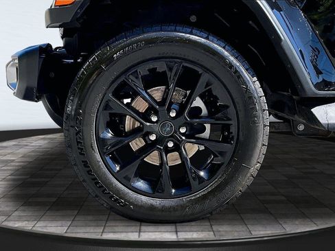 Certified 2025 Jeep Wrangler Unlimited Sahara AWD/4WD image 9