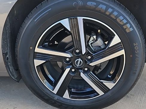 Used 2024 Nissan Sentra SV image 9