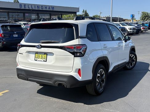 Used 2025 Subaru Forester Premium AWD/4WD image 5