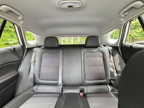 Used 2025 Chevrolet Trax LT FWD image 38