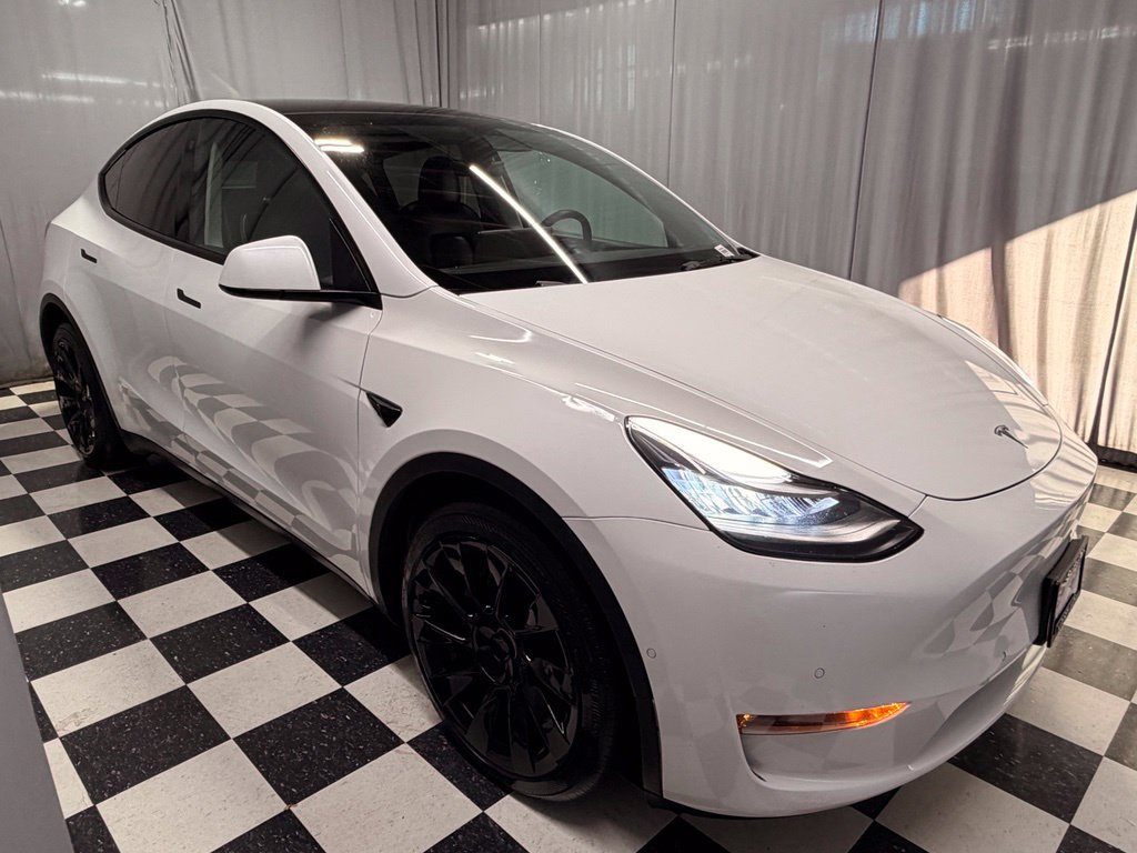 Used 2022 Tesla Model Y Long Range AWD/4WD image 3