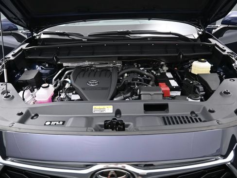 Certified 2026 Toyota Highlander Limited AWD/4WD image 40