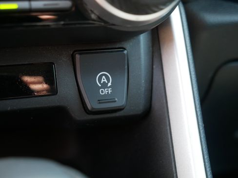 Used 2021 Toyota RAV4 LE AWD/4WD image 33