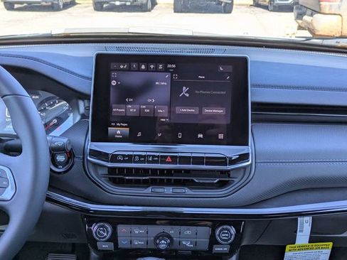 New 2026 Jeep Compass Latitude AWD/4WD image 18