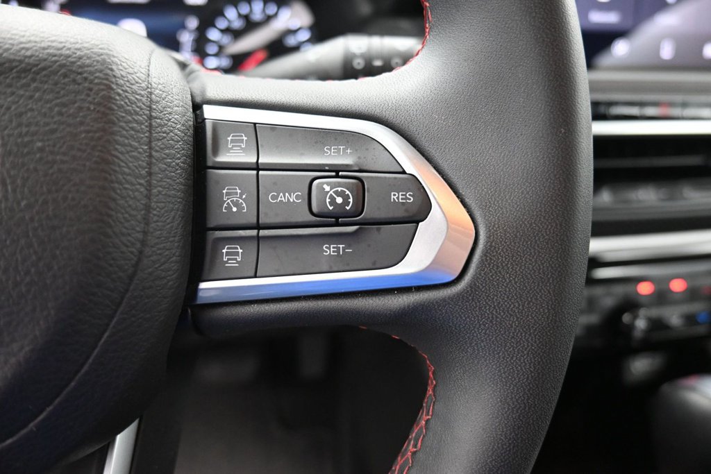 Used 2025 Jeep Compass Trailhawk AWD/4WD image 19