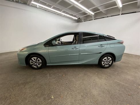 Used 2016 Toyota Prius Four image 3