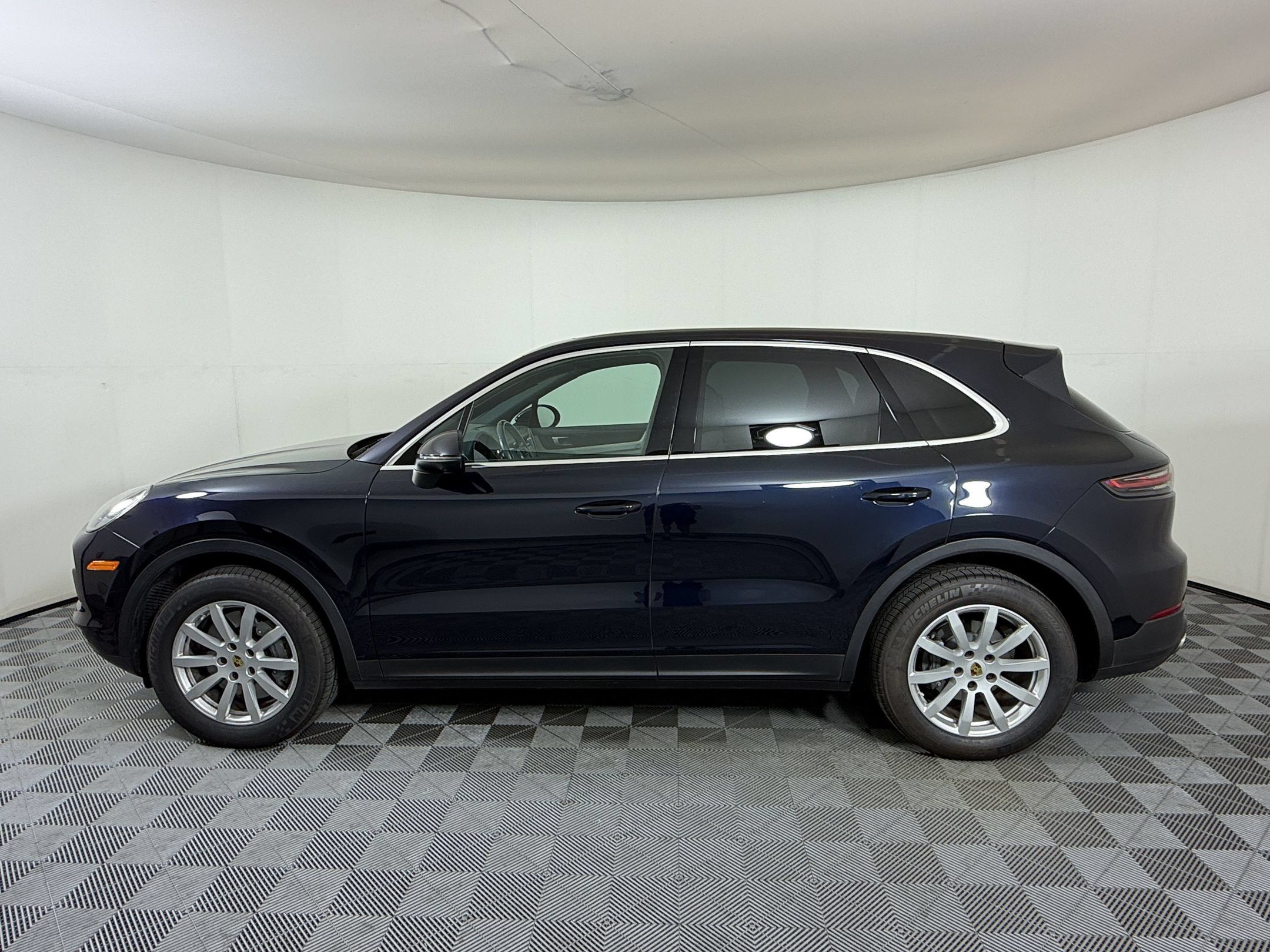 Used 2019 Porsche Cayenne S AWD/4WD image 2