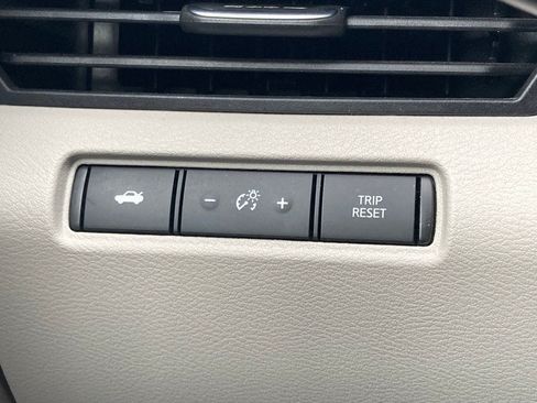 Used 2025 Nissan Altima 2.5 SV FWD image 13
