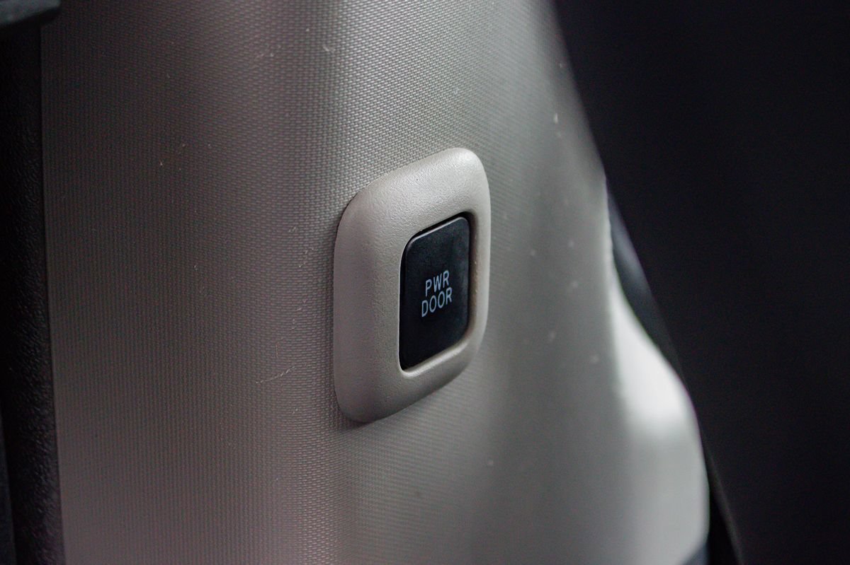 Used 2020 Toyota Sienna SE Premium FWD image 39