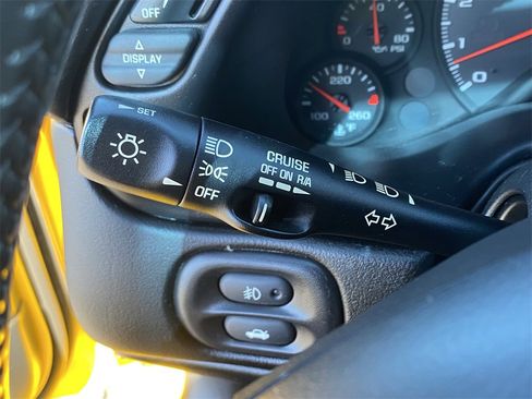 Used 2004 Chevrolet Corvette Coupe w/ Roof Package image 25