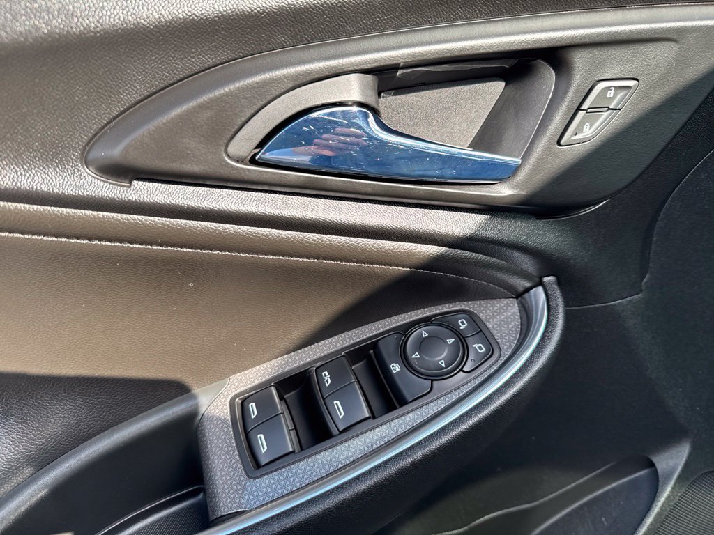 Used 2019 Chevrolet Malibu Hybrid w/ Leather Package FWD image 13