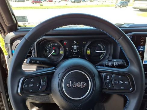 Used 2024 Jeep Wrangler Unlimited Rubicon 4xe AWD/4WD image 13