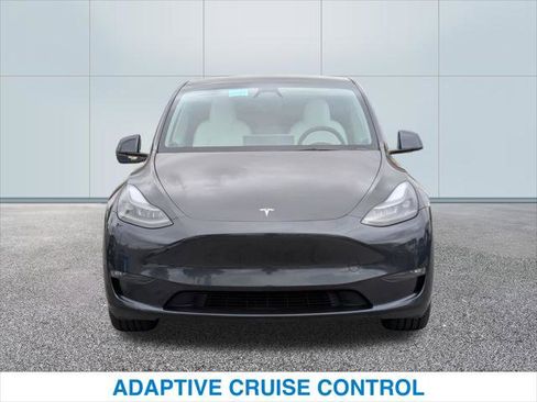 Used 2024 Tesla Model Y Long Range AWD/4WD image 3