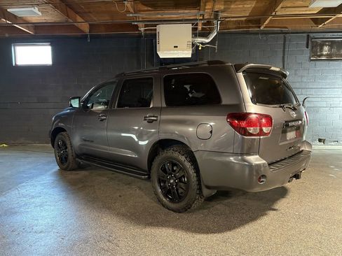 Used 2018 Toyota Sequoia TRD Sport AWD/4WD image 3