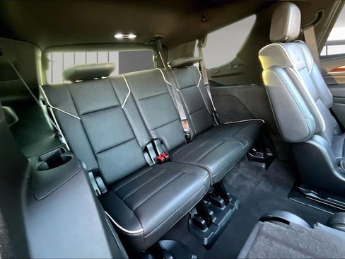 Used 2023 Cadillac Escalade Premium Luxury RWD image 30