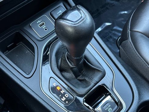 Used 2019 Jeep Cherokee Latitude Plus FWD image 29