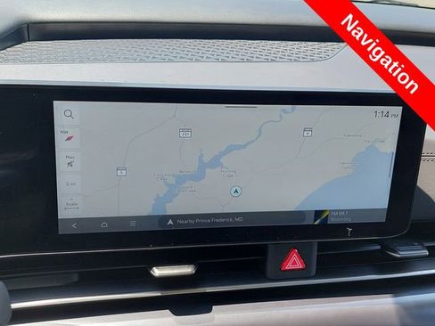 Used 2025 Kia Carnival FWD image 11