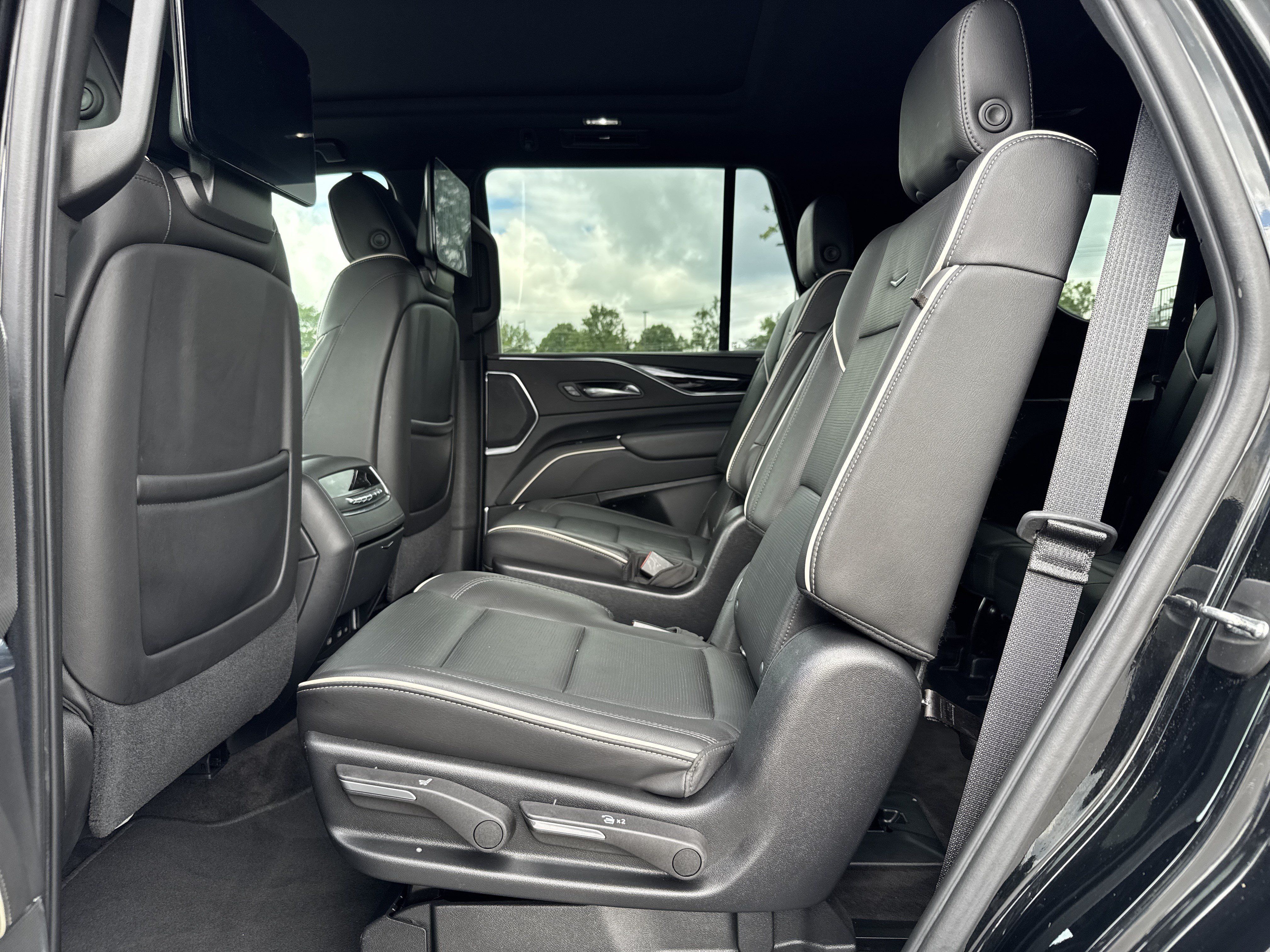 Used 2021 Cadillac Escalade Sport w/ Driver Assist Tech Package RWD image 32