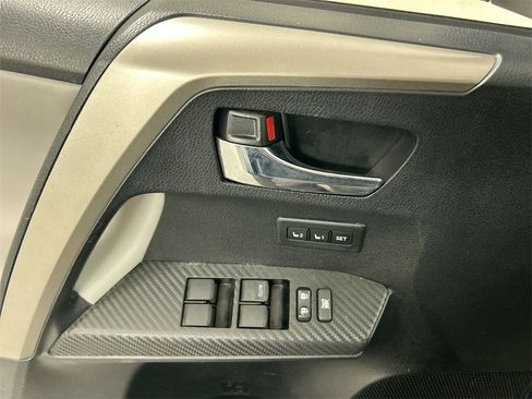 Used 2014 Toyota RAV4 Limited image 11