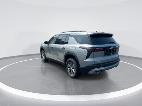 Used 2026 Chevrolet Traverse LT FWD image 7