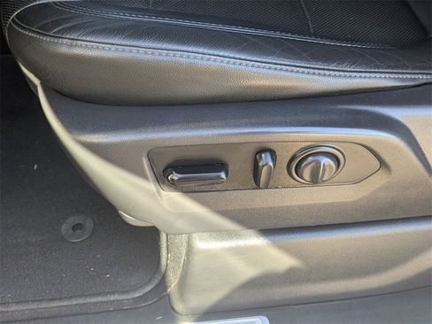 Used 2019 GMC Sierra 1500 SLT image 18