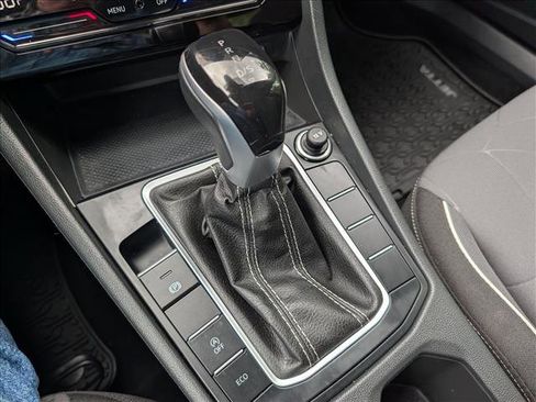 Certified 2025 Volkswagen Jetta Sport FWD image 29