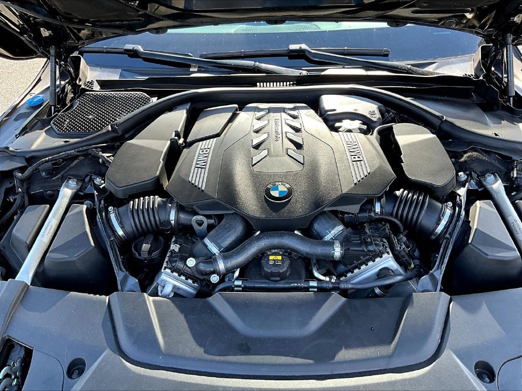 Used 2021 BMW 750i xDrive w/ Executive Package AWD/4WD image 30