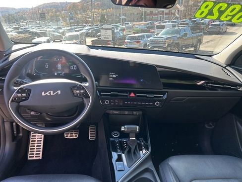 Used 2023 Kia Niro SX Touring image 19