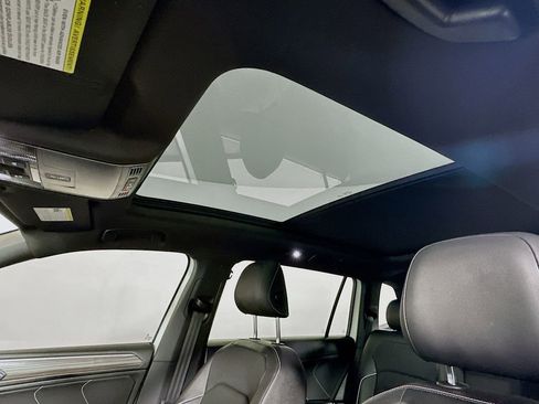 Used 2022 Volkswagen Tiguan SEL R-Line image 11