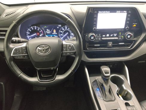 Used 2021 Toyota Highlander XSE FWD image 22