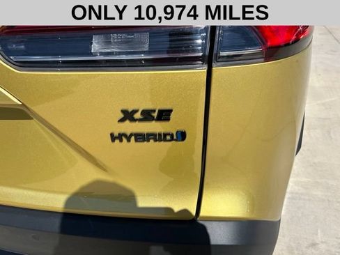 Used 2024 Toyota Corolla Cross AWD Hybrid w/ Convenience Package image 4