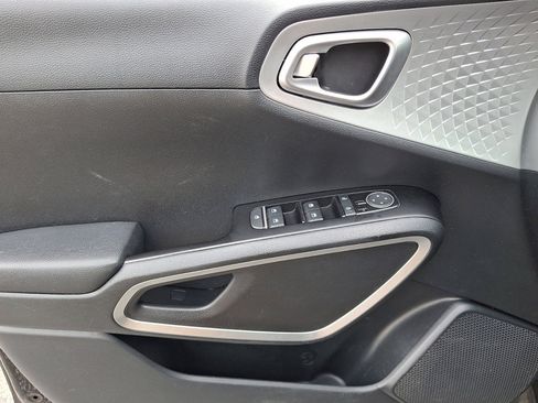 Used 2023 Kia Soul LX w/ Option Group 015 FWD image 23