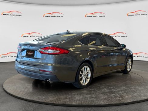 Used 2019 Ford Fusion SE image 8