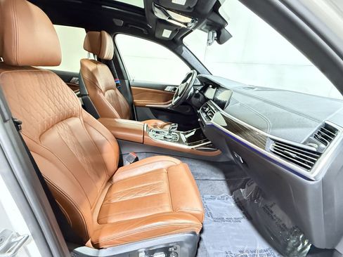 Used 2021 BMW X7 M50i w/ Dynamic Handling Package image 14