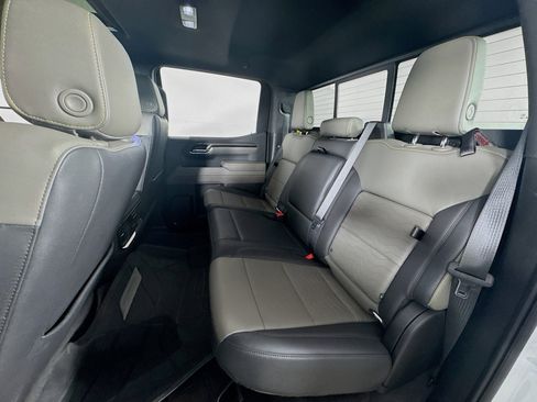 Used 2022 Chevrolet Silverado 1500 ZR2 image 18