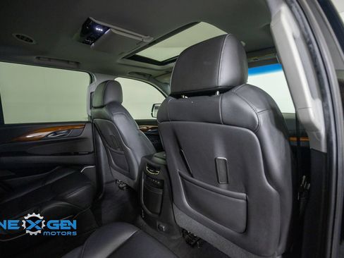 Used 2017 Cadillac Escalade Luxury AWD/4WD image 37