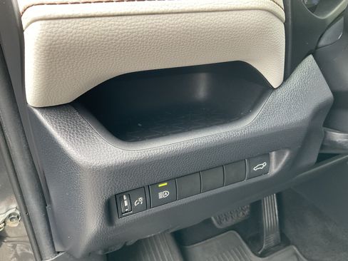 Used 2020 Toyota RAV4 XLE w/ Convenience Package AWD/4WD image 28