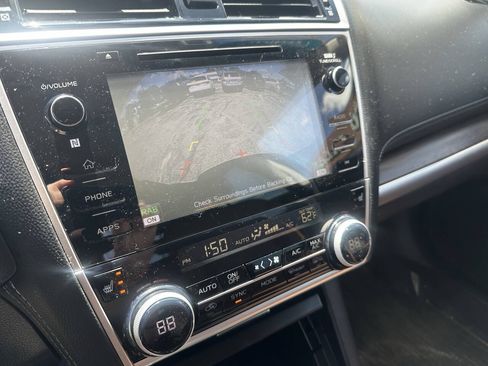 Used 2018 Subaru Outback 3.6R Touring AWD/4WD image 4