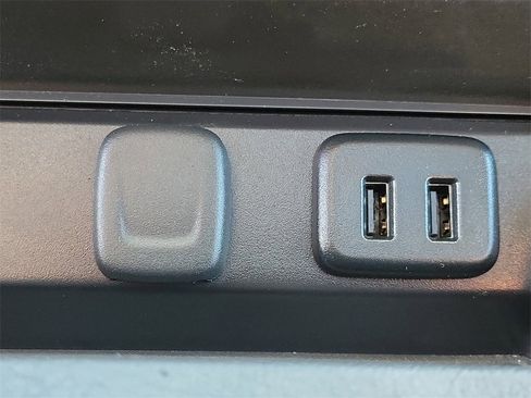 Used 2017 Chevrolet Suburban Premier image 33